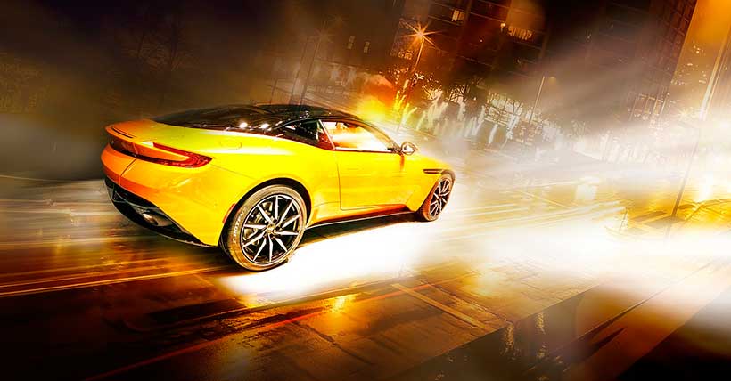 carro esportivo em alta velocidade.